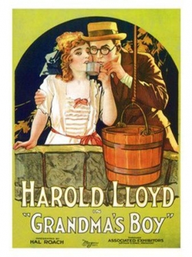 couverture film Le petit à grand-maman