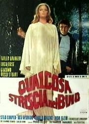 couverture film Qualcosa striscia nel buio