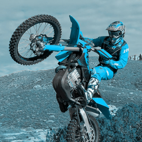 couverture jeu vidéo Real Biking 3D - Extreme biking pleasure on the hills!